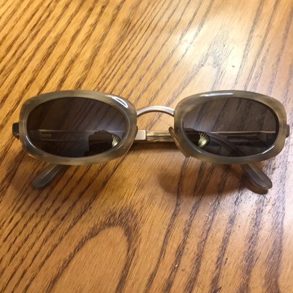Authentic Fendi Sunglasses - Picture 8 of 8